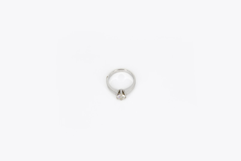 Solitario de oro blanco de 18k con diamantes. de segunda mano. Joyería de ocasión | ROYALHYSTERIA