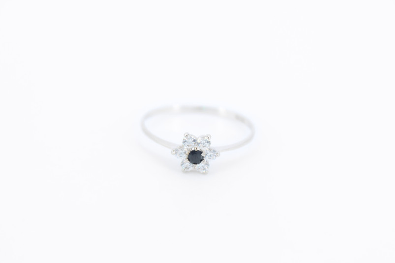 Anillo de oro blanco de 18k. de segunda mano. Joyería de ocasión | ROYALHYSTERIA
