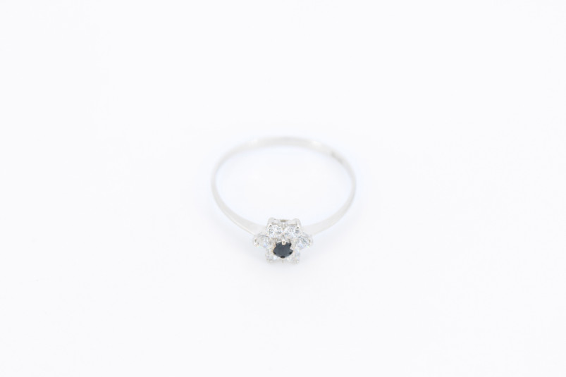 Anillo de oro blanco de 18k. de segunda mano. Joyería de ocasión | ROYALHYSTERIA