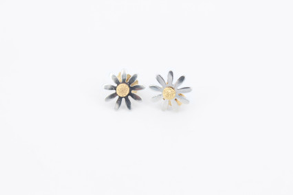 Pendiente de oro combinado de 18k. de segunda mano. Joyería de ocasión | ROYALHYSTERIA