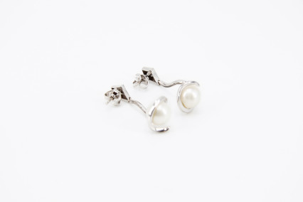 Pendiente de oro blanco de 18k. de segunda mano. Joyería de ocasión | ROYALHYSTERIA
