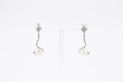 Pendiente de oro blanco de 18k. de segunda mano. Joyería de ocasión | ROYALHYSTERIA
