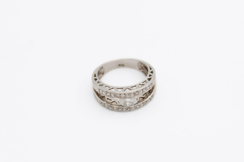 Anillo de oro blanco de 18k. de segunda mano. Joyería de ocasión | ROYALHYSTERIA