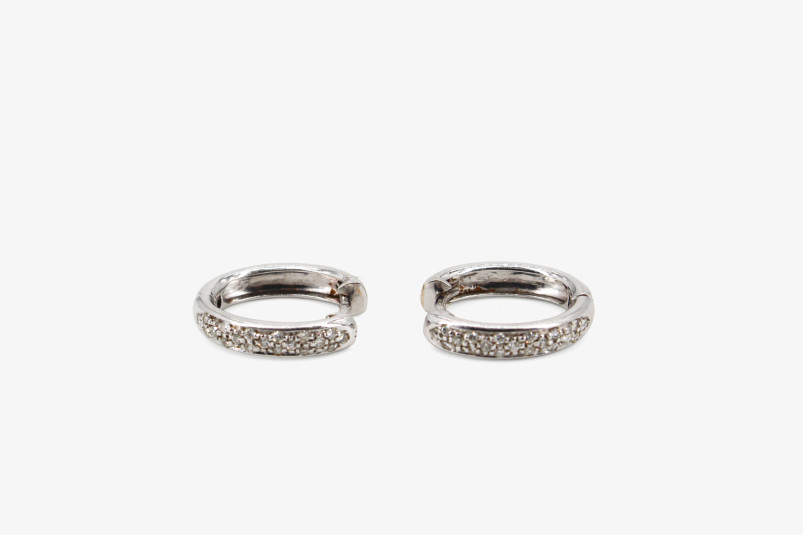 Aro de oro blanco de 18k con diamantes. de segunda mano. Joyería de ocasión | ROYALHYSTERIA