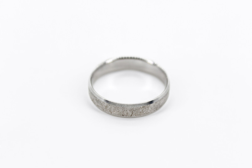 Alianza de oro blanco de 18k. de segunda mano. Joyería de ocasión | ROYALHYSTERIA