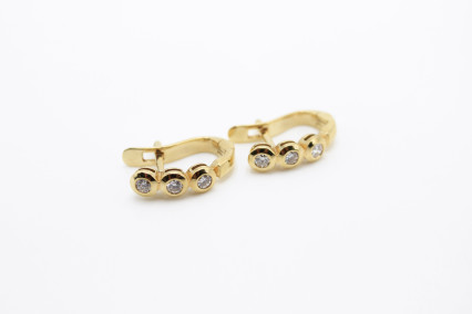 Pendiente de oro de 18k. de segunda mano. Joyería de ocasión | ROYALHYSTERIA