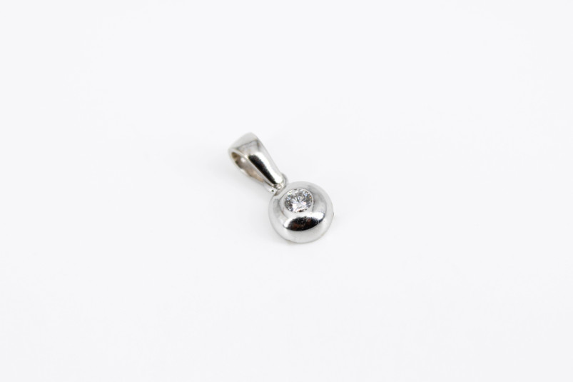 Colgante de oro blanco de 18k. de segunda mano. Joyería de ocasión | ROYALHYSTERIA