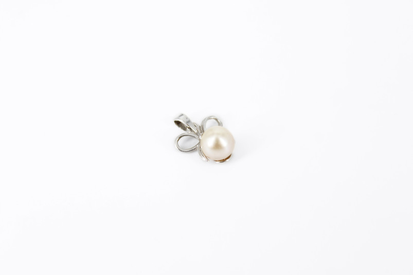 Colgante de oro blanco de 18k. de segunda mano. Joyería de ocasión | ROYALHYSTERIA