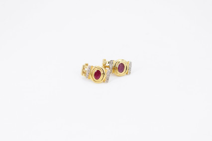 Pendiente de oro de 18k. de segunda mano. Joyería de ocasión | ROYALHYSTERIA
