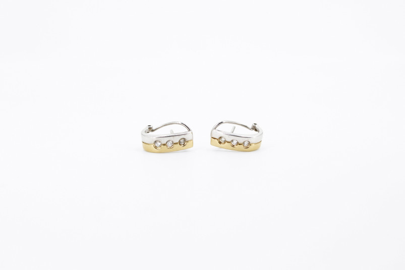 Pendiente de oro combinado de 18k con diamantes. de segunda mano. Joyería de ocasión | ROYALHYSTERIA
