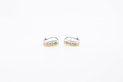 Pendiente de oro combinado de 18k con diamantes. de segunda mano. Joyería de ocasión | ROYALHYSTERIA