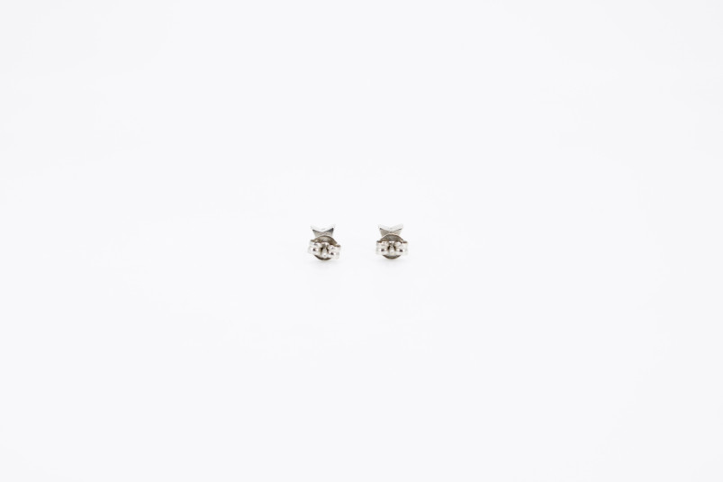Pendiente de oro blanco de 18k con diamantes. de segunda mano. Joyería de ocasión | ROYALHYSTERIA