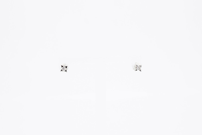Pendiente de oro blanco de 18k con diamantes. de segunda mano. Joyería de ocasión | ROYALHYSTERIA