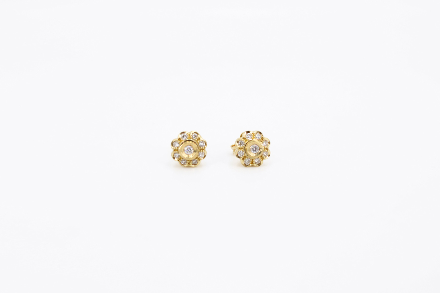 Pendiente de oro de 18k con diamantes. de segunda mano. Joyería de ocasión | ROYALHYSTERIA