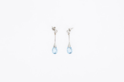 Pendiente de oro blanco de 18k. de segunda mano. Joyería de ocasión | ROYALHYSTERIA