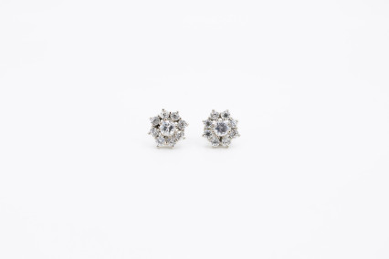 Pendiente de oro blanco de 18k. de segunda mano. Joyería de ocasión | ROYALHYSTERIA