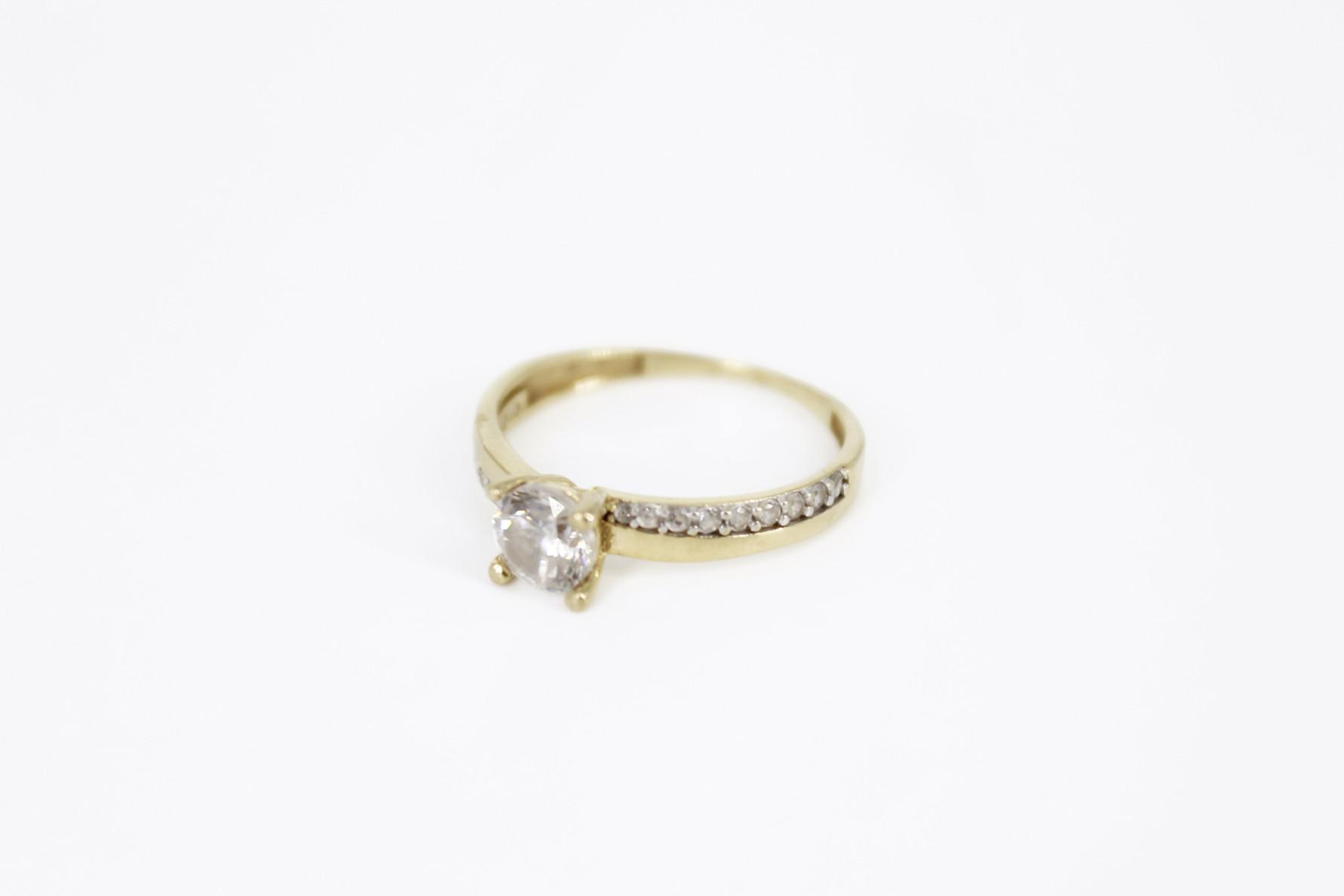 Solitario de oro de 18k con diamantes. de segunda mano. Joyería de ocasión | ROYALHYSTERIA