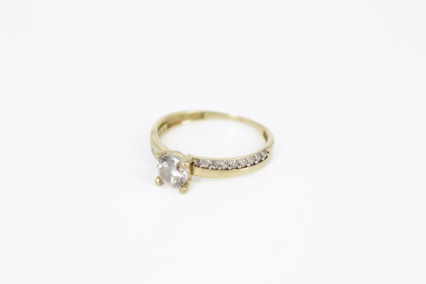 Solitario de oro de 18k con diamantes. de segunda mano. Joyería de ocasión | ROYALHYSTERIA