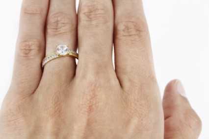 Solitario de oro de 18k con diamantes. de segunda mano. Joyería de ocasión | ROYALHYSTERIA