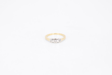 Anillo de oro combinado de 18k con diamantes. de segunda mano. Joyería de ocasión | ROYALHYSTERIA