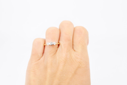 Anillo de oro combinado de 18k con diamantes. de segunda mano. Joyería de ocasión | ROYALHYSTERIA