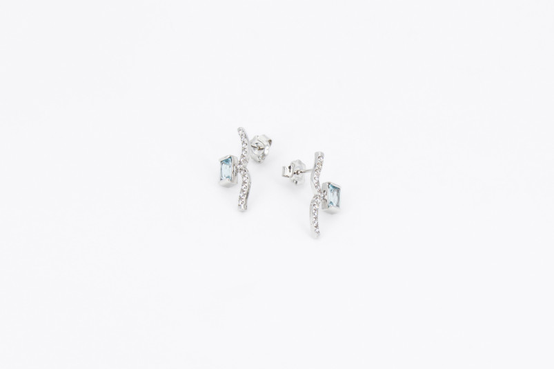 Pendiente de oro blanco de 18k. de segunda mano. Joyería de ocasión | ROYALHYSTERIA