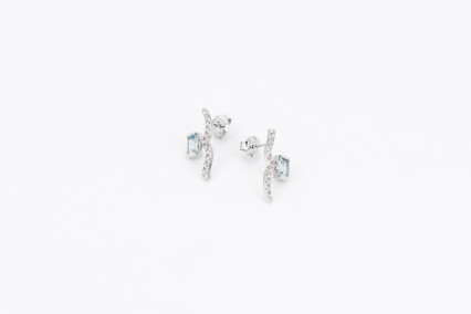 Pendiente de oro blanco de 18k. de segunda mano. Joyería de ocasión | ROYALHYSTERIA