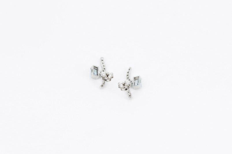 Pendiente de oro blanco de 18k. de segunda mano. Joyería de ocasión | ROYALHYSTERIA
