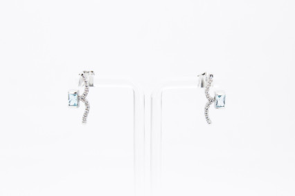 Pendiente de oro blanco de 18k. de segunda mano. Joyería de ocasión | ROYALHYSTERIA