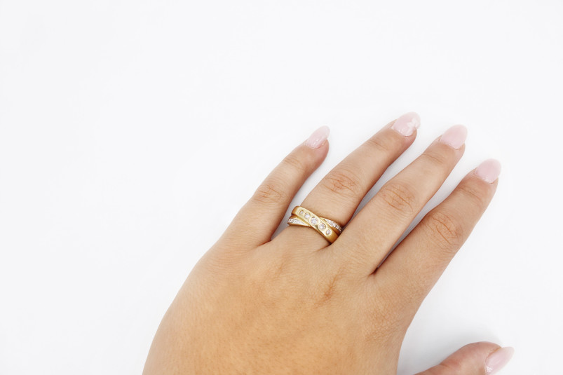 Anillo de oro de 18k con diamantes. de segunda mano. Joyería de ocasión | ROYALHYSTERIA