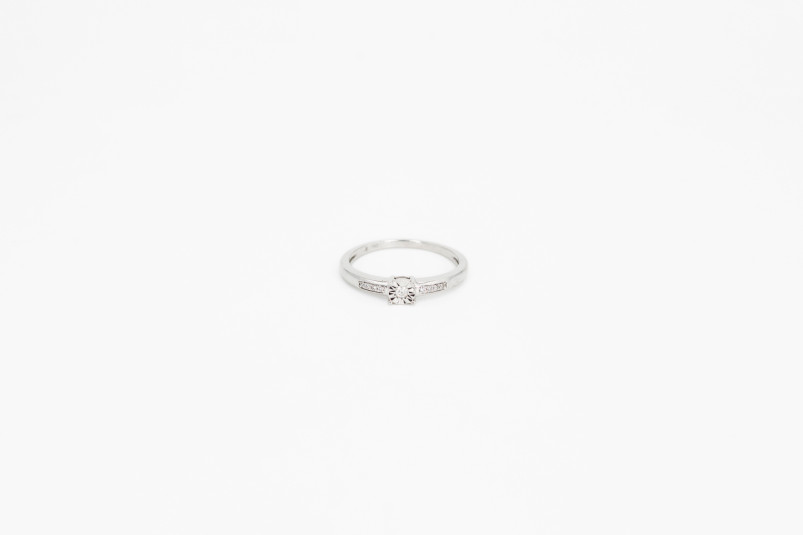 Anillo de oro blanco de 18k con diamantes. de segunda mano. Joyería de ocasión | ROYALHYSTERIA