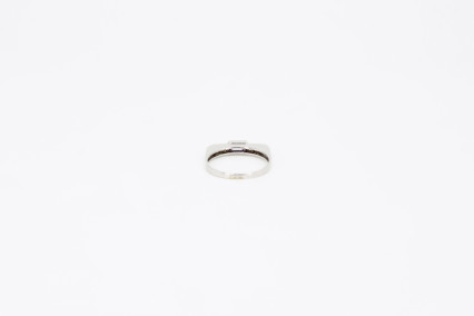 Anillo de oro blanco de 18k. de segunda mano. Joyería de ocasión | ROYALHYSTERIA