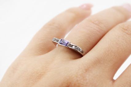 Anillo de oro blanco de 18k. de segunda mano. Joyería de ocasión | ROYALHYSTERIA
