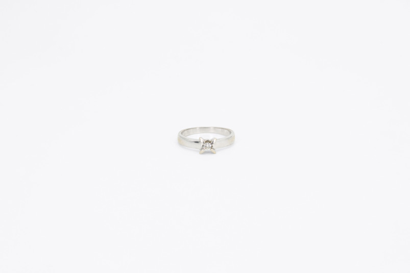 Anillo de oro blanco de 18k con diamantes. de segunda mano. Joyería de ocasión | ROYALHYSTERIA