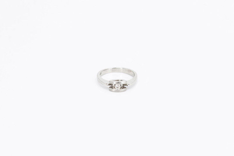 Anillo de oro blanco de 18k con diamantes. de segunda mano. Joyería de ocasión | ROYALHYSTERIA