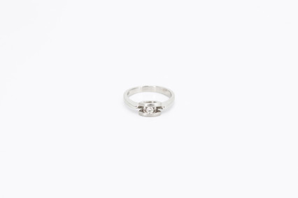 Anillo de oro blanco de 18k con diamantes. de segunda mano. Joyería de ocasión | ROYALHYSTERIA