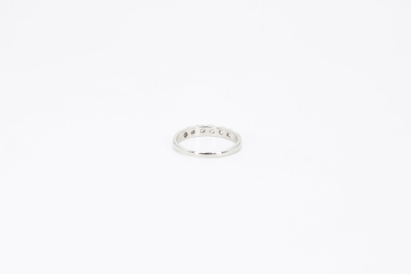 Anillo de oro blanco de 18k con diamantes. de segunda mano. Joyería de ocasión | ROYALHYSTERIA