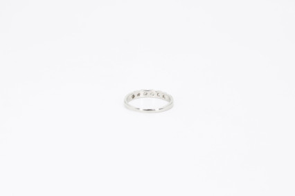 Anillo de oro blanco de 18k con diamantes. de segunda mano. Joyería de ocasión | ROYALHYSTERIA