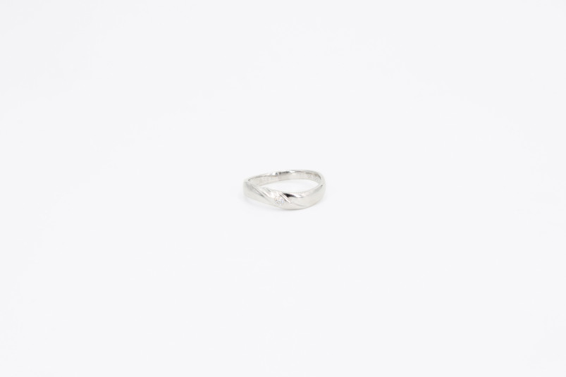 Anillo de oro blanco de 18k con diamantes. de segunda mano. Joyería de ocasión | ROYALHYSTERIA