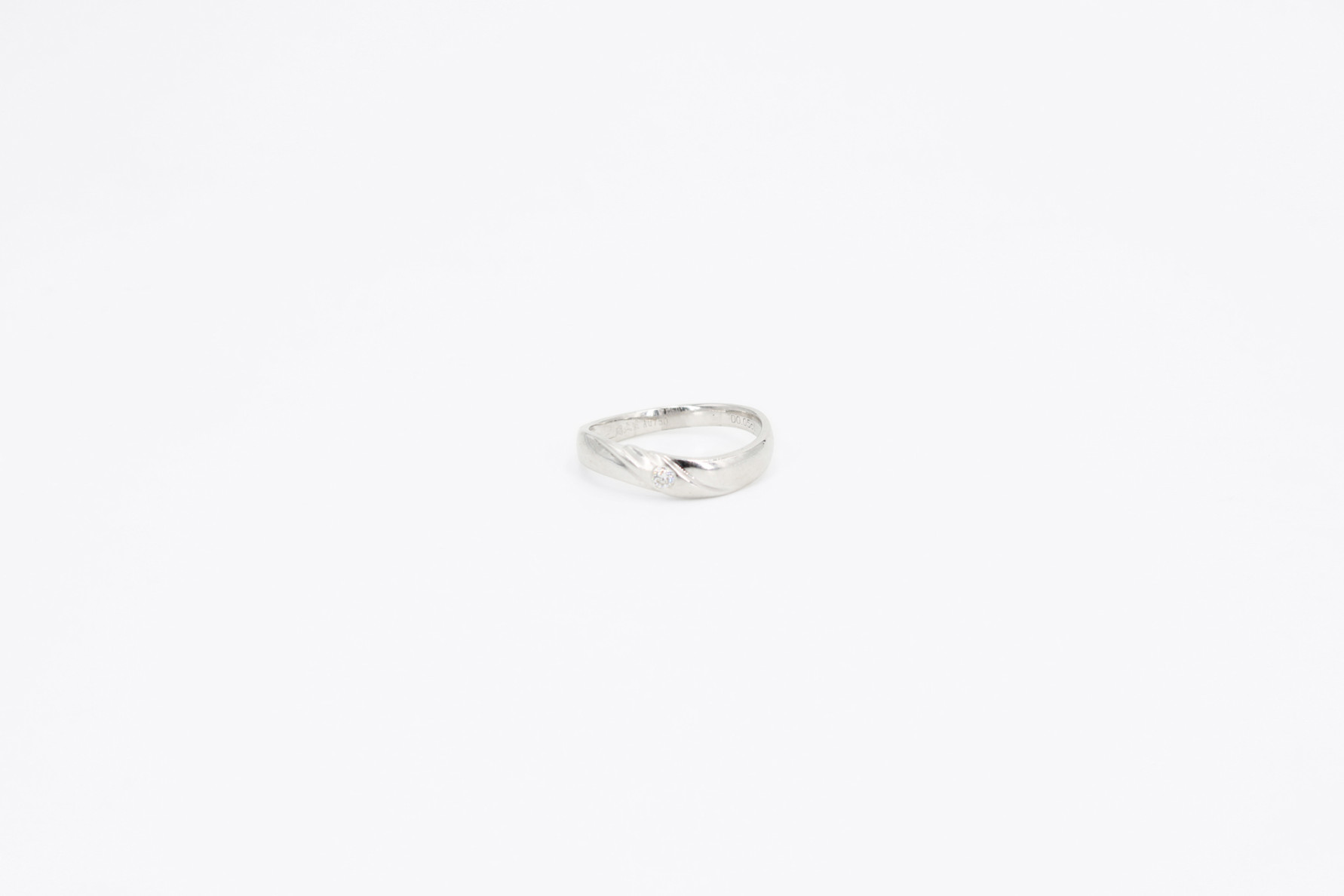 Anillo de oro blanco de 18k con diamantes. de segunda mano. Joyería de ocasión | ROYALHYSTERIA