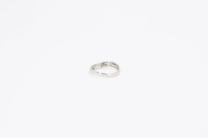 Anillo de oro blanco de 18k con diamantes. de segunda mano. Joyería de ocasión | ROYALHYSTERIA