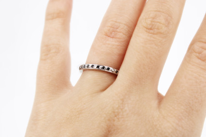 Anillo de oro blanco de 18k. de segunda mano. Joyería de ocasión | ROYALHYSTERIA