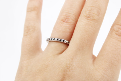 Anillo de oro blanco de 18k. de segunda mano. Joyería de ocasión | ROYALHYSTERIA