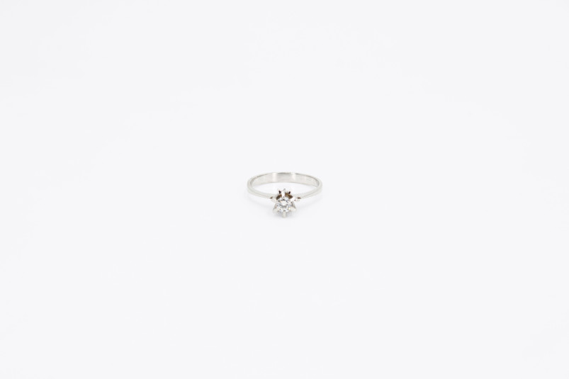 Anillo de oro blanco de 18k con diamantes. de segunda mano. Joyería de ocasión | ROYALHYSTERIA