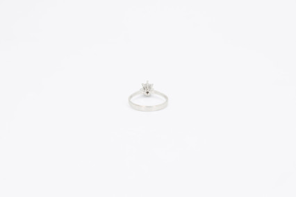 Anillo de oro blanco de 18k con diamantes. de segunda mano. Joyería de ocasión | ROYALHYSTERIA