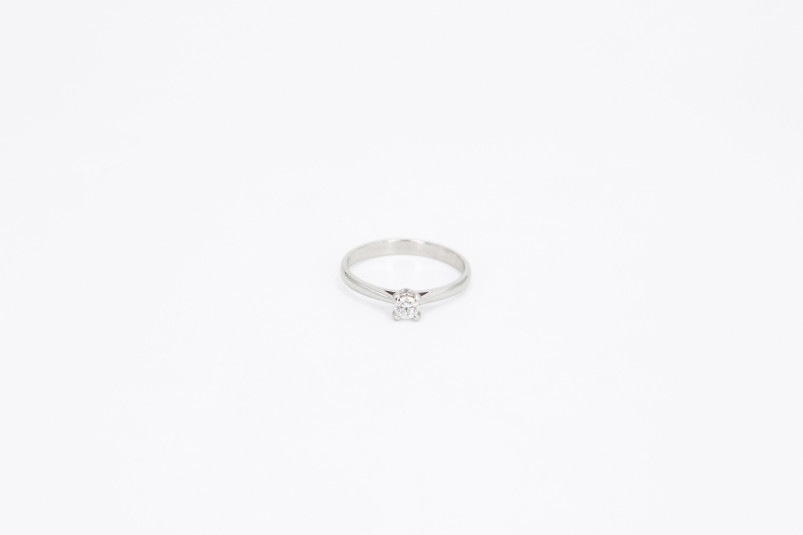 Anillo de oro blanco de 18k con diamantes. de segunda mano. Joyería de ocasión | ROYALHYSTERIA