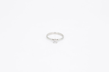 Anillo de oro blanco de 18k con diamantes. de segunda mano. Joyería de ocasión | ROYALHYSTERIA