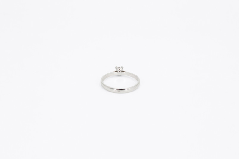 Anillo de oro blanco de 18k con diamantes. de segunda mano. Joyería de ocasión | ROYALHYSTERIA