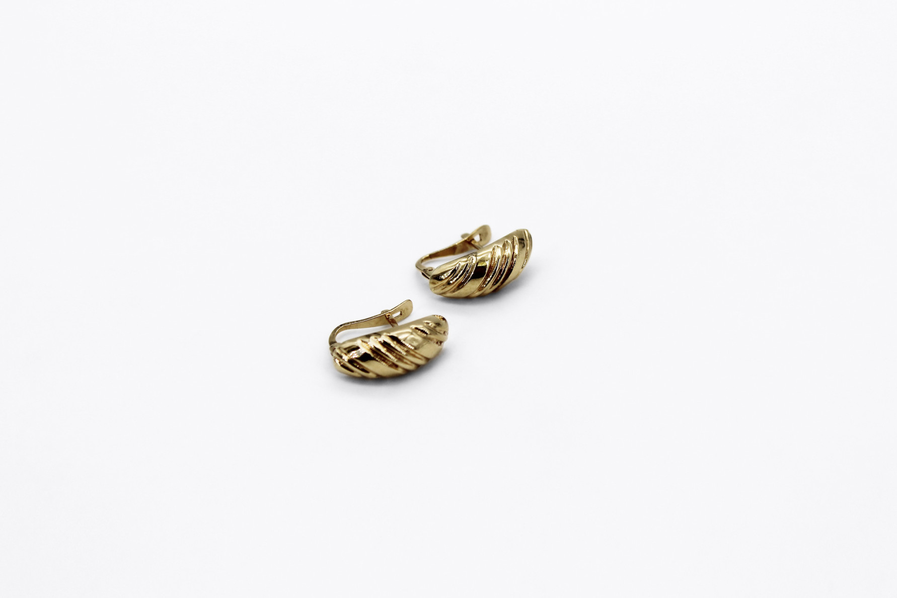 Pendiente de oro de 18k. de segunda mano. Joyería de ocasión | ROYALHYSTERIA