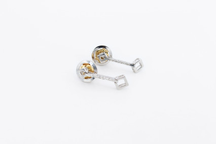 Pendiente de oro blanco de 18k. de segunda mano. Joyería de ocasión | ROYALHYSTERIA